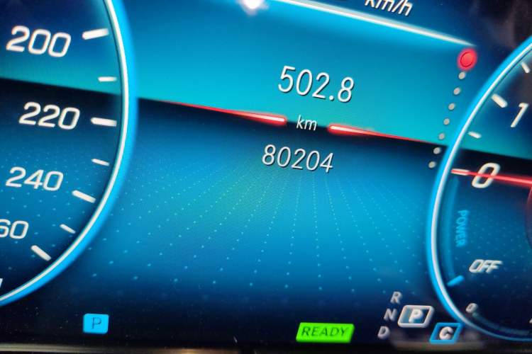 Used Mercedes-Benz E-Class New Energy 2022 Second Facelift E 350 e L Plug-in Hybrid Sedan Odometer Close Up