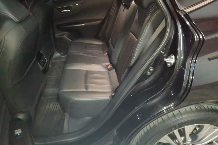 Used Toyota Harrier 2022 2.0L CVT Two-Wheel Drive Deluxe Edition
