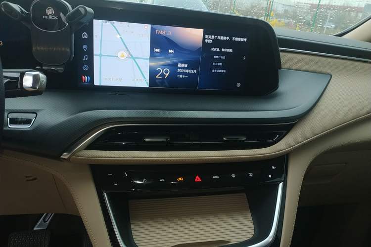 Used Buick GL8 New Energy 2025 Lu Shang Smart Enjoyment Edition 7-Seater Audio And AC Panel