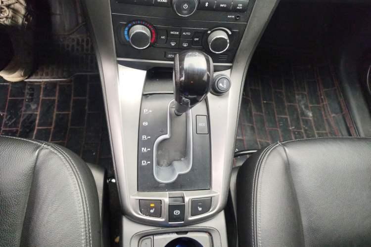 Used Chevrolet Captiva 2012 2.4L 4x4 Flagship Edition 7 Seats Gear Lever
