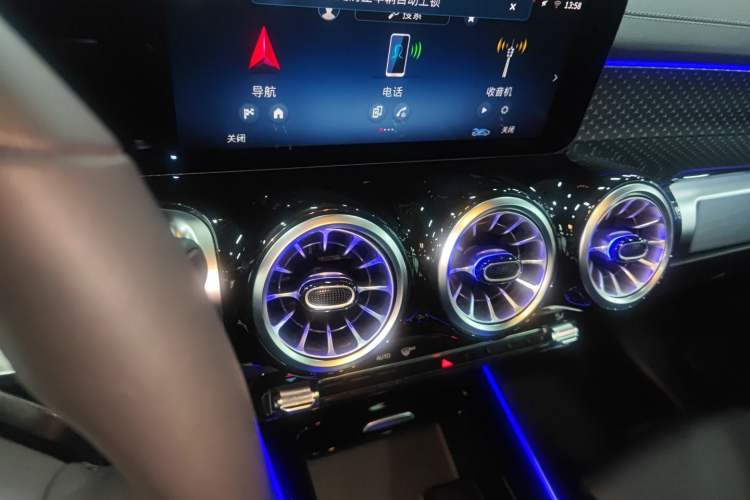 Used Mercedes-Benz GLB 2025 GLB 220 Fashion Model Audio And AC Panel