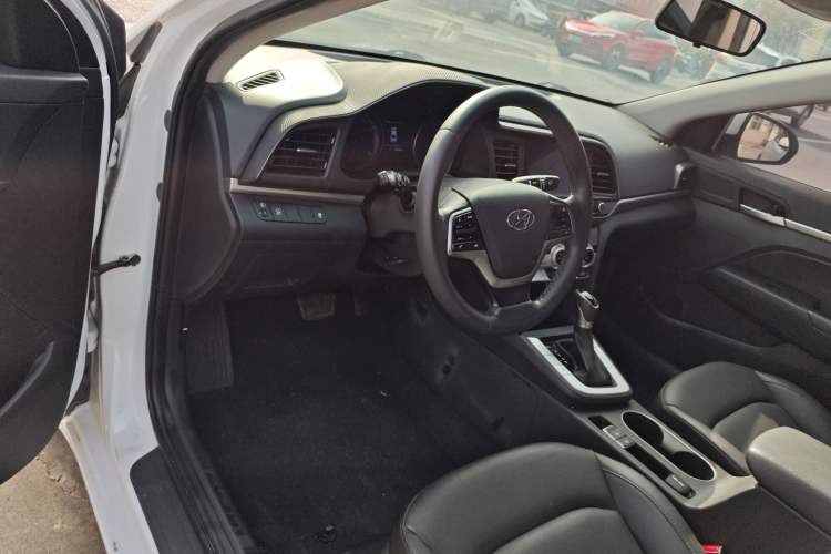 Used Hyundai Elantra (6th Generation / Lingdong) 2019 1.5L CVT ZhiXuan – Elite Version Interior 3