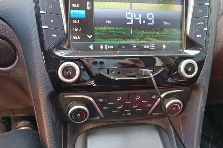 Used Haima V70 2016 2.0L Manual - Comfort Edition 6 Seats