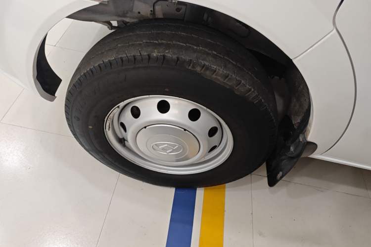 Used SAIC MAXUS Xintu V80 2021 2.0T AMT Classic Aoyuntong Short Wheelbase Mid-Roof 5/6-Seater
