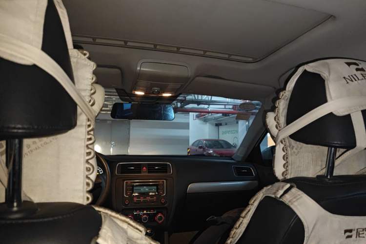 Used Volkswagen Sagitar 2012 1.6L Manual Fashion Edition Headliner