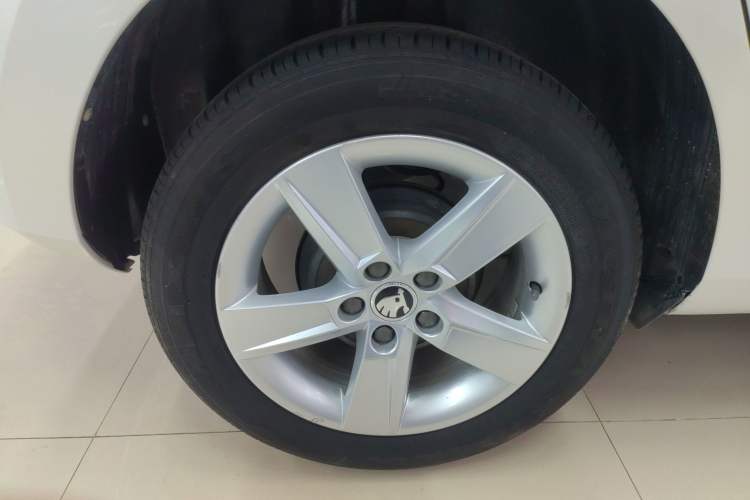 Used Skoda Fabia 2017 1.4L Automatic Car Enjoy Edition Right Rear Wheel Hub