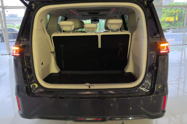 Used VOYAH Dream 2022 Low-Carbon Edition Dream+ Smart Enjoyment Package Trunk