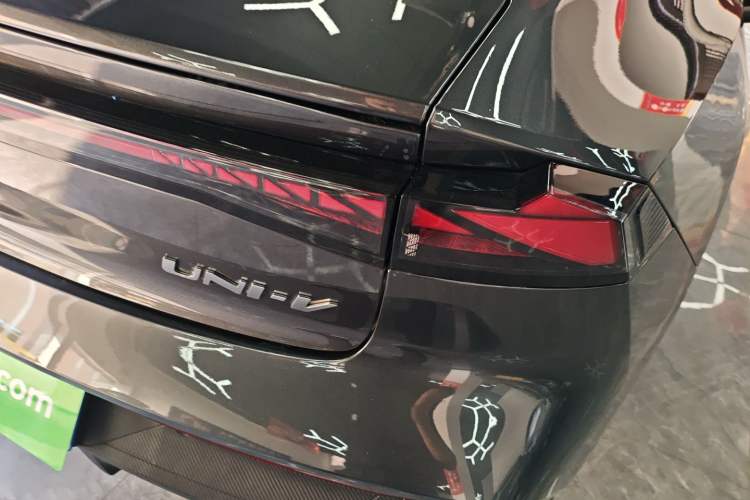 Used Changan UNI-V 2023 1.5T Prestige Model
