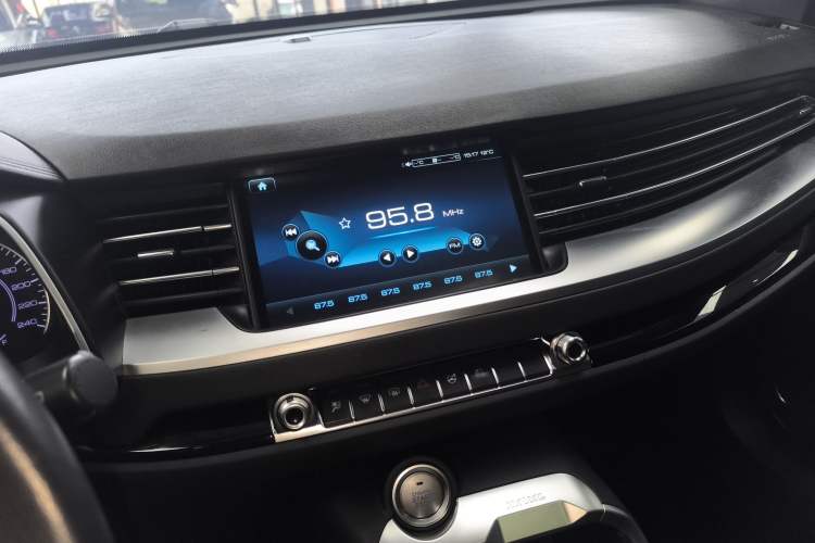 Used Haval H6 2017 Red Label 2.0T Automatic Two-Wheel Drive ZhiShang Model
