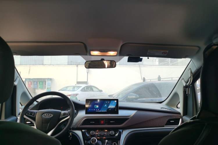 Used JAC Refine M3 2023 PLUS 1.8L 7/8-seater Smart Connectivity Version