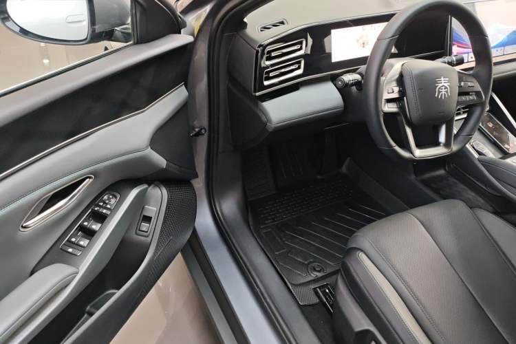 Used BYD Qin L 2025 DM-i Smart Drive 80KM Leading Model Driver Seat