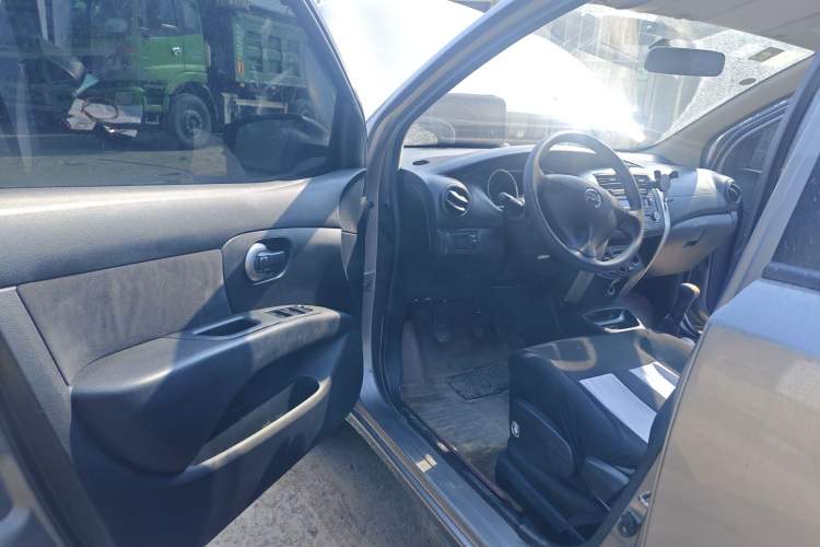 Used Nissan Livina 2015 1.6XE Manual Comfort Edition Driver Seat