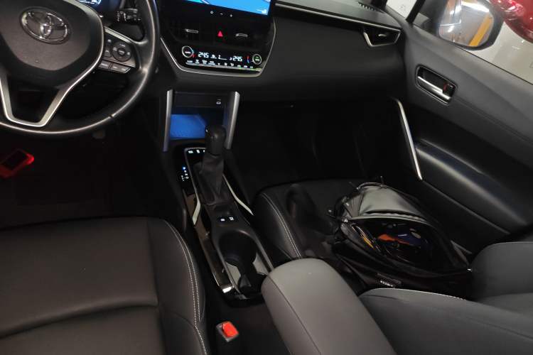 Used Toyota FRONTLANDER 2023 2.0L Smart Electric Hybrid Dual-Engine Deluxe Version Gear Lever