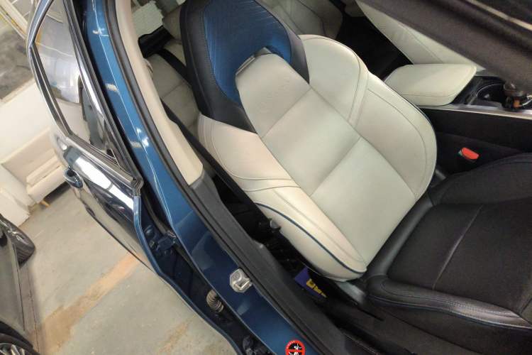 Used Lynk & Co 01 2017 2.0T Two-Wheel Drive Zhaopu Version Right Front Seat