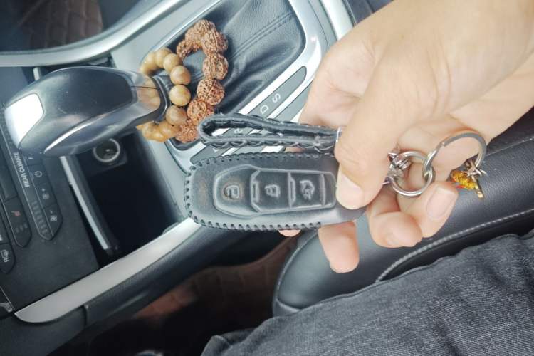 Used Ford Edge 2015 2.0T GTDi Two-Wheel-Drive Platinum Edition