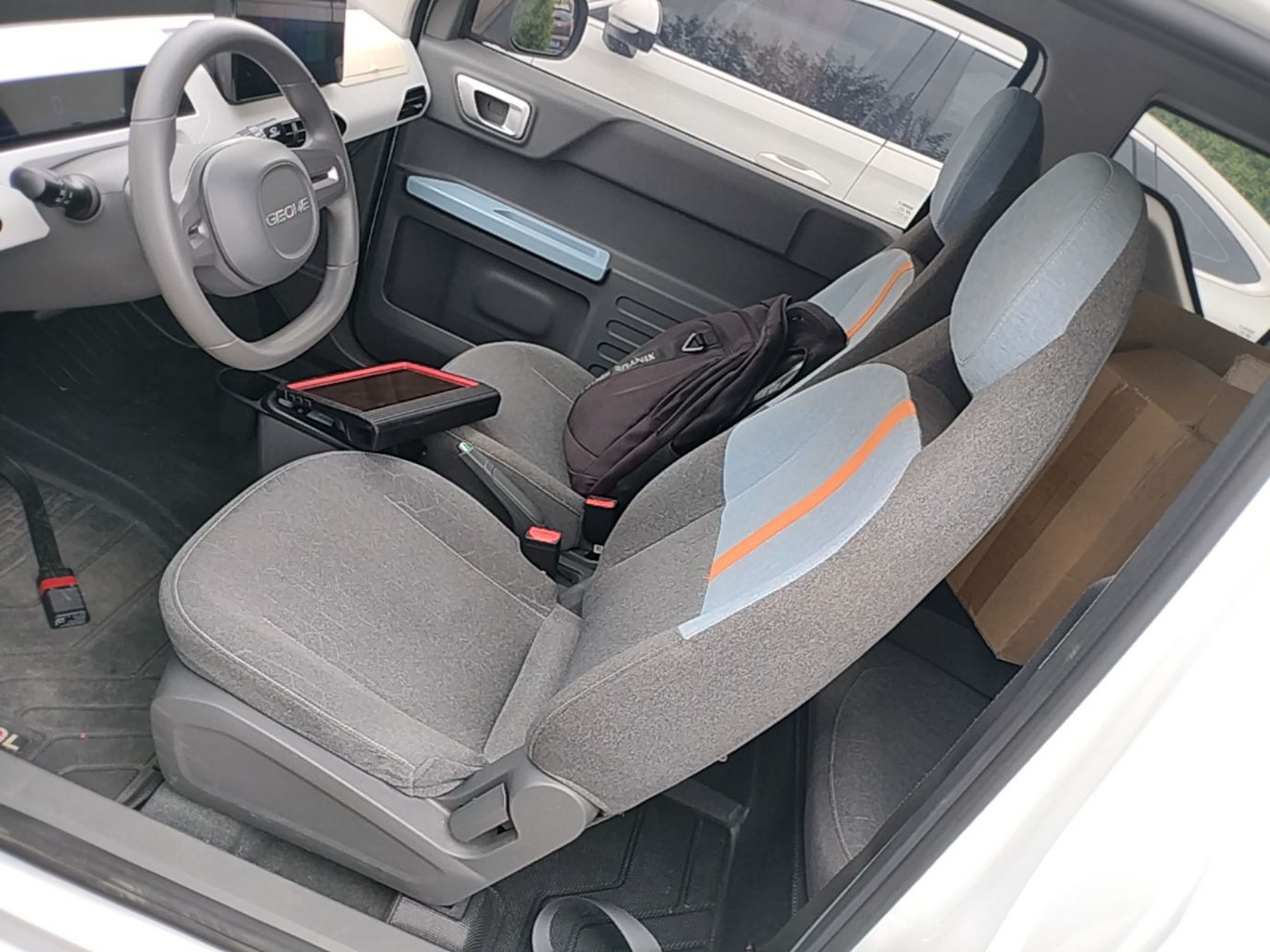 Переднее сиденье в автомобиле