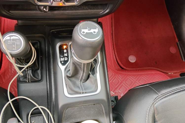 Used Jeep Wrangler 2019 2.0T Sahara 4-Door Version China V Standard
