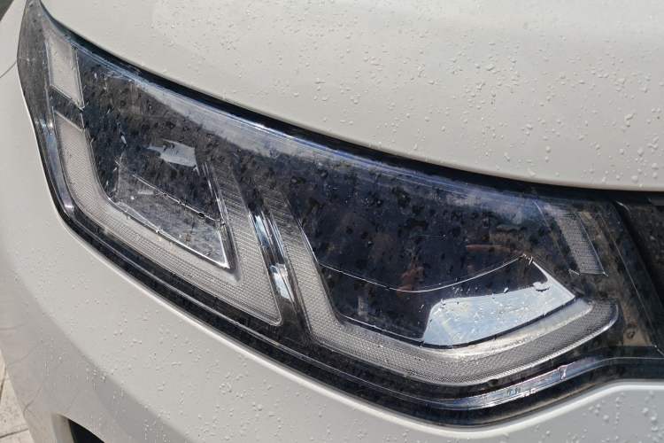 Used Land Rover Discovery Sport 2022 Revised Version 249 PS R-Dynamic S Performance Edition 5 Seats Right Front Headlight