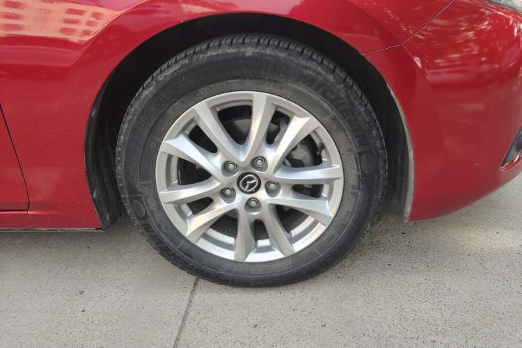 Used Mazda 3 Axela 2017 Sedan 1.5L Automatic Luxury Model Emission Standard China V Right Front Wheel Hub