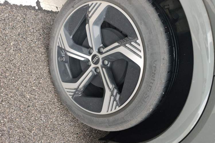 Used Audi Q4 e-tron 2024 40 e-tron Boundary Edition Right Rear Wheel Hub