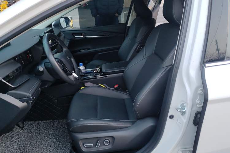 Used Toyota Camry 2024 Dual-Motor 2.0 HGVP Luxury Edition