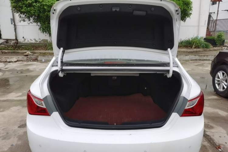 Used Hyundai Sonata 2015 Classic 2.0L Automatic Leading Edition Trunk