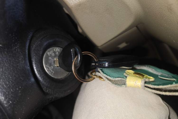 Used Venucia R50 2012 1.6L Automatic Comfort Edition
