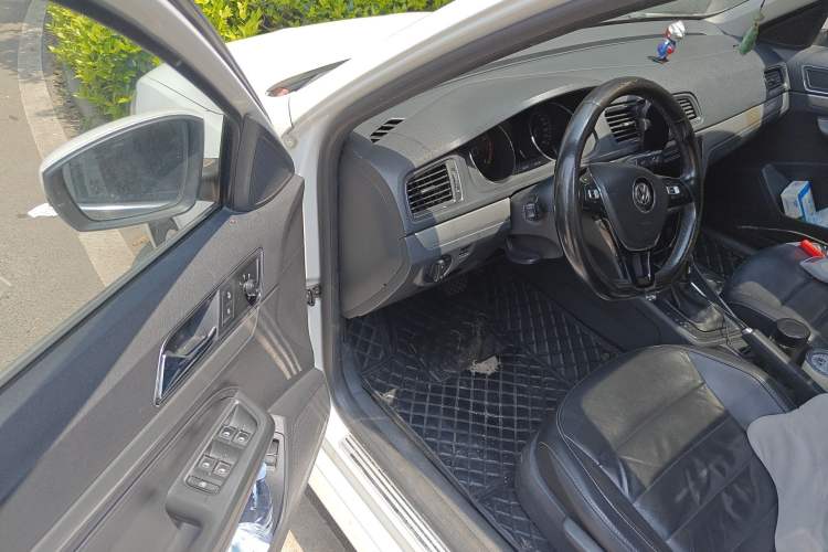 Used Volkswagen Lavida 2017 1.6L Automatic Comfort Edition
