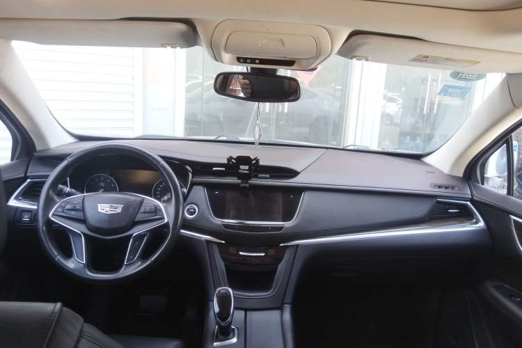 Used Cadillac XT5 2018 25T Luxury Model