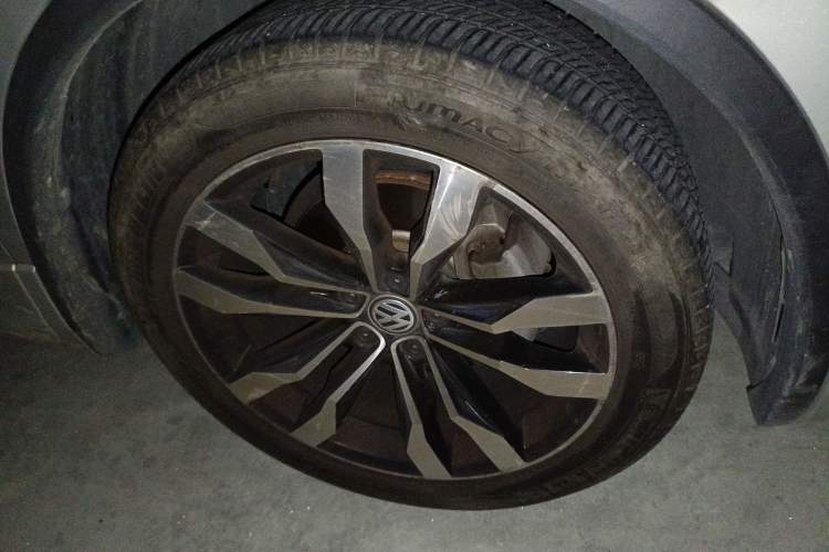 Used Volkswagen Tiguan L 2019 Revised 330TSI Automatic Two-Wheel Drive R-Line Flagship Edition China V Emission Standard