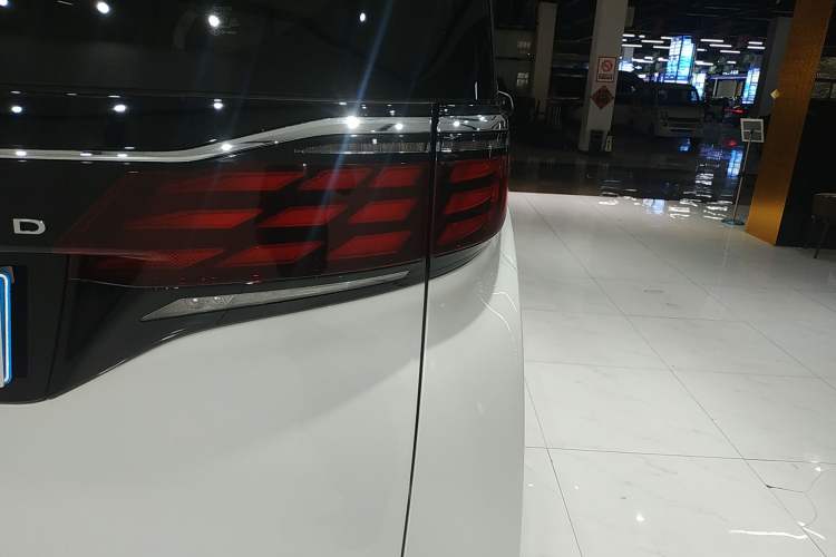 Used Toyota Alphard 2024 Dual-Engine 2.5L Prestige Edition Right Rear Taillight