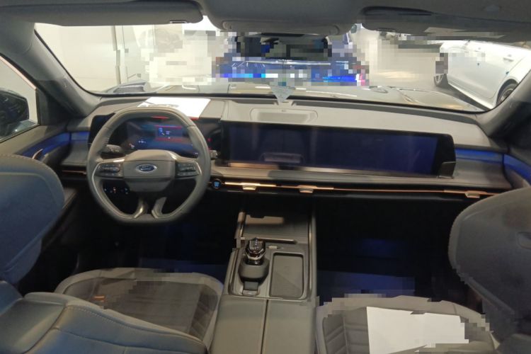 Used Ford Edge 2023 Ford Explorer L 2.0T EcoBoost Four-Wheel Drive 7-Seater Supreme Model Center Console