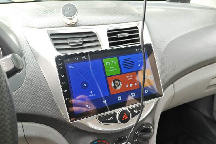 Used Hyundai Verna (older generation) 2010 Sedan 1.4L Automatic Fashionable GT Model Audio And AC Panel