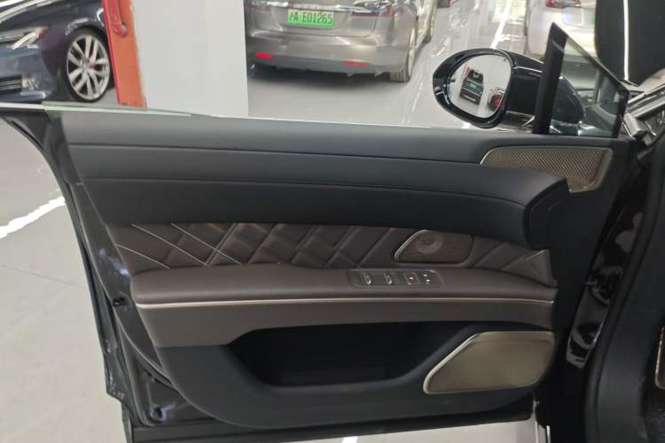 Used Nio ET9 2025 100 kWh