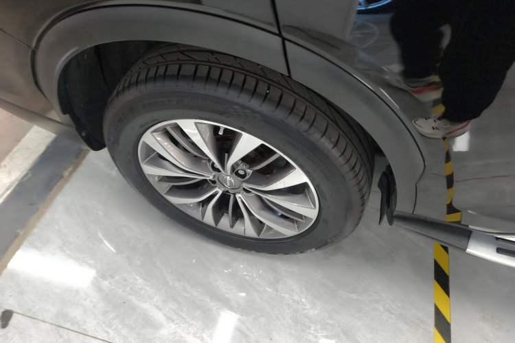 Used GAC Trumpchi GS8 2017 320T Two-Wheel Drive Luxury Smart Connectivity Version (7 Seats)
