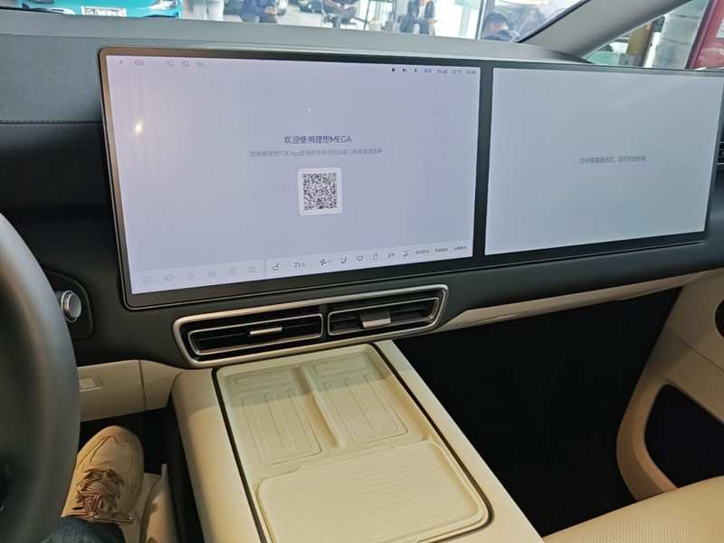 Used Li Auto MEGA 2025 Home Family Special Edition — 12