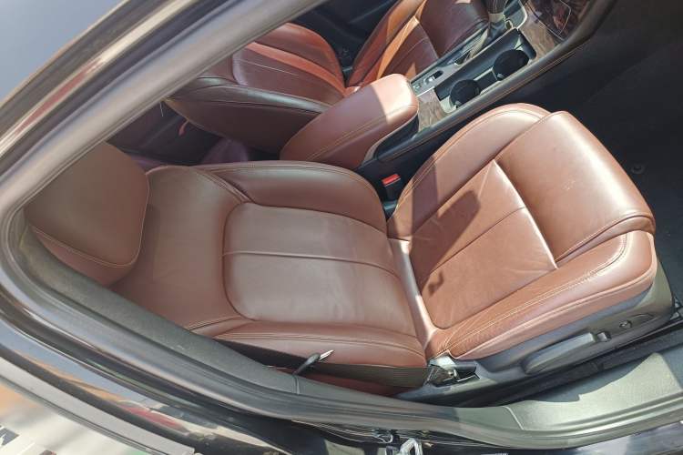 Used Buick LaCrosse 2014 2.0T SIDI Elite Tech Version Right Front Seat