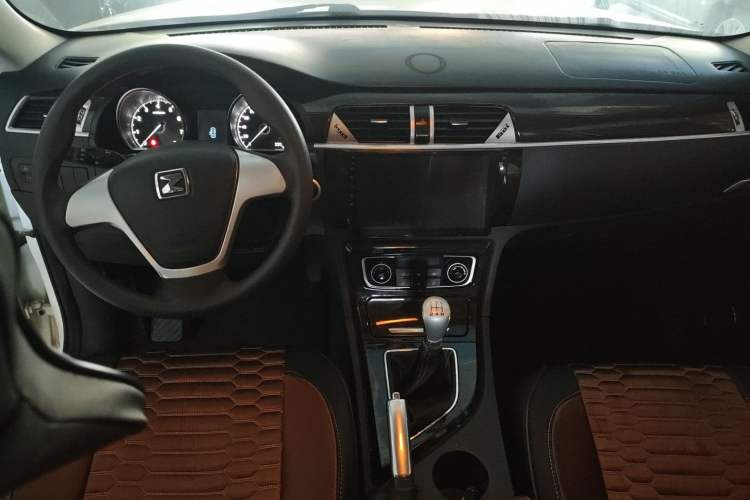 Used Zotye T600 2015 Family Edition 2.0T Manual Elite Version
