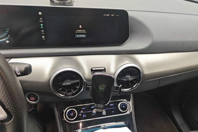 Used FORTHING T5 EVO 2021 1.5TD DCT Diamond Edition Audio And AC Panel