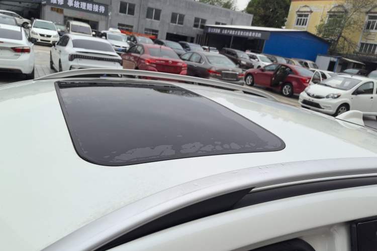 Used Venucia T90 2018 2.0L CVT Smart Connect Luxury Edition China V Standard
