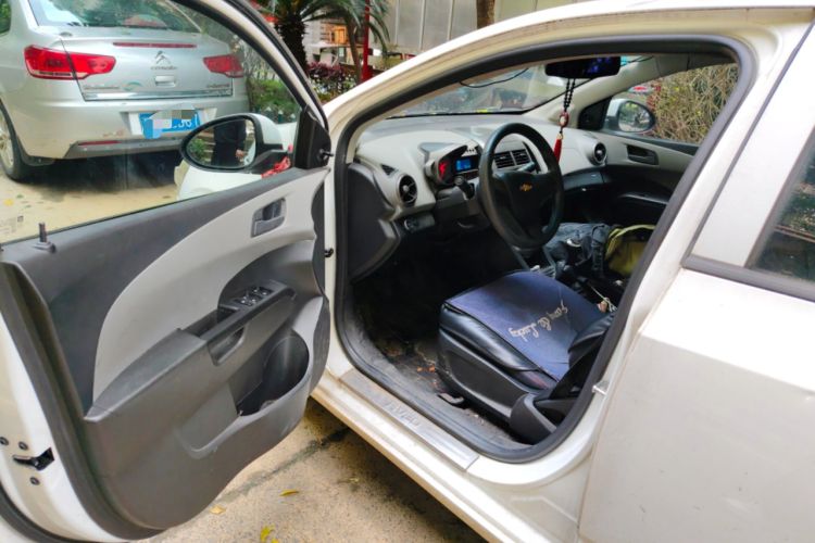 Used Chevrolet Aveo Sonic 2011 Sedan 1.4L MT SL