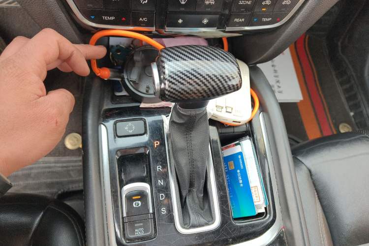 Used GAC Trumpchi GS8 2017 320T Two-Wheel Drive Luxury Smart Connectivity Version (7 Seats) Gear Lever