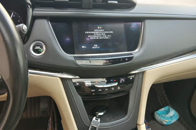 Used Cadillac XT5 2016 28T Four-Wheel Drive Tech Version Audio And AC Panel