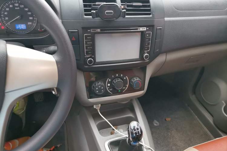 Used BAIC Weiwang M20 2014 1.5L practical type BJ415A Audio And AC Panel