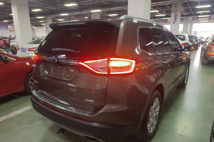 Used Ford Edge 2015 2.0T GTDi Two-Wheel-Drive High-Line Version
