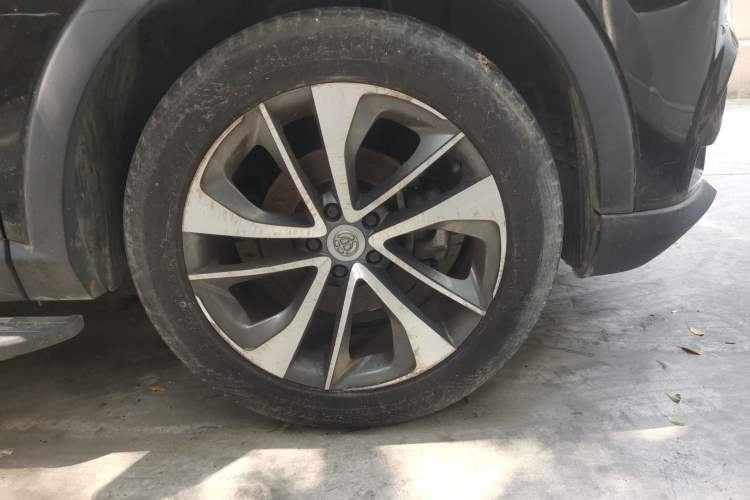 Used Brilliance V7 2018 280T DCT Luxury Model 5 Seats Right Front Wheel Hub