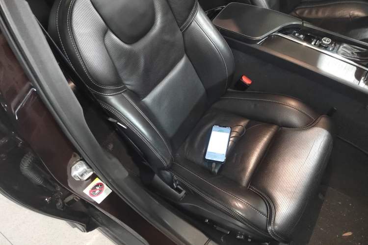 Used Volvo V90 2017 Cross Country T5 AWD Prestige Edition Right Front Seat