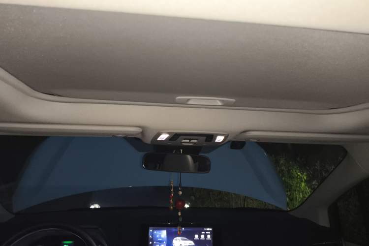 Used Toyota Granvia 2024 2.5L Hybrid Comfort Edition Headliner