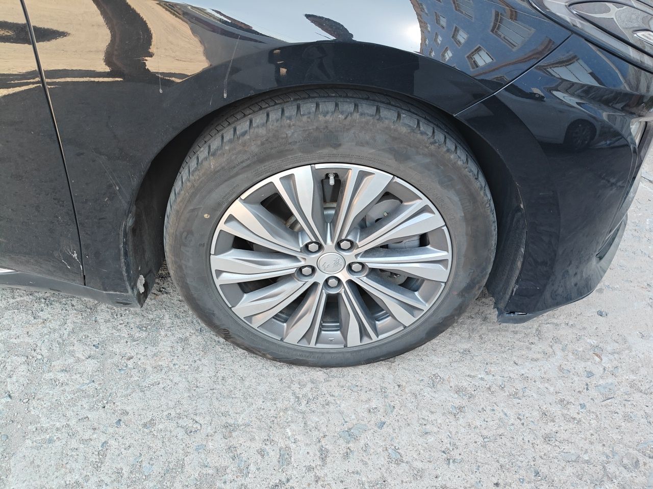 Hongqi E-QM5 2024 610 km PLUS — снимка 8
