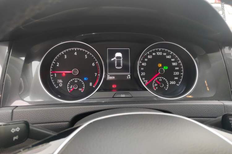 Used Volkswagen Golf 2018 230TSI Automatic Luxury Version
